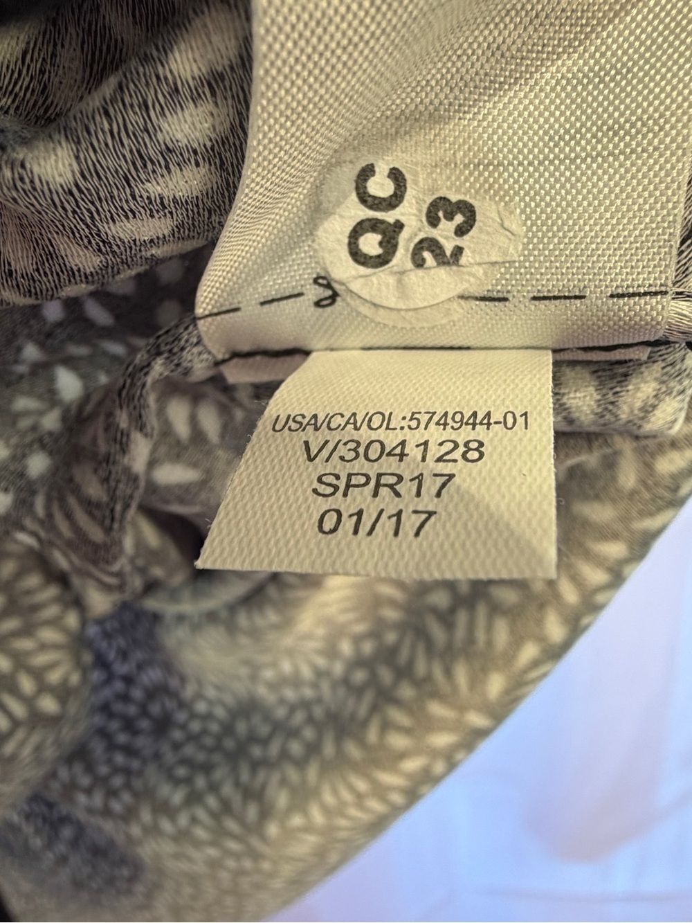 Banana Republic Women’s Black and White One-Shoulder Floral Print Blouse Size XS - Picture 5 of 7